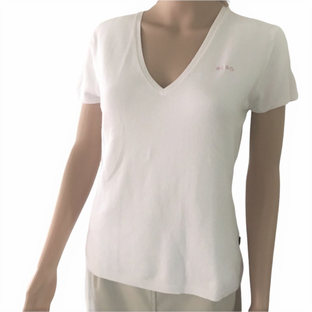 BCBG soft white V-neck short sleeve pullover top L